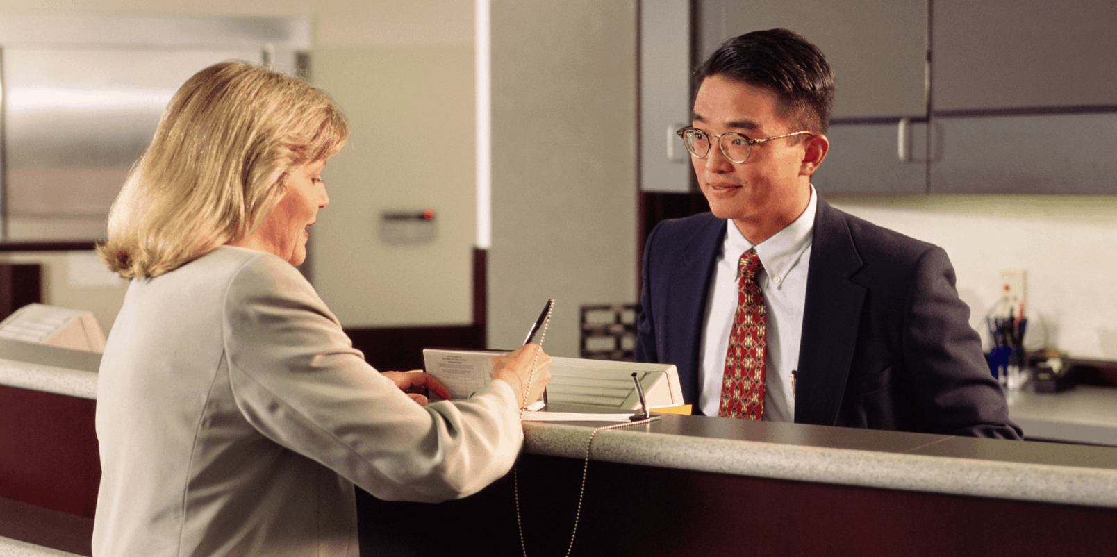 Những kỹ năng cần được đào tạo của một giao dịch viên ngân hàng - Amber